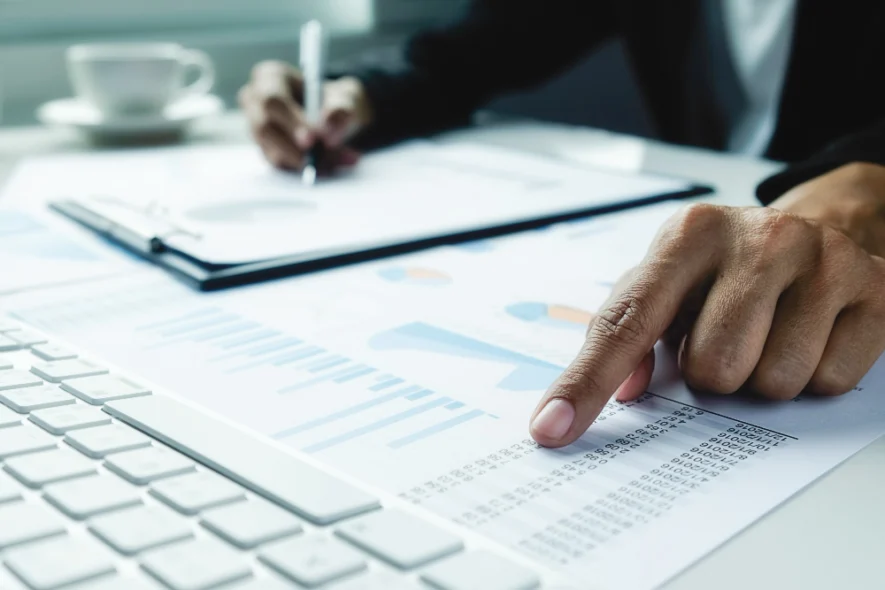 Hogyan segít a faktorálás a pénzügyi egyensúly megőrzésében?