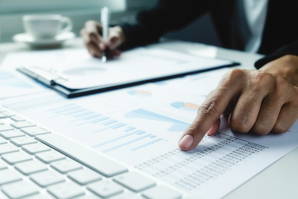 Hogyan segít a faktorálás a pénzügyi egyensúly megőrzésében?